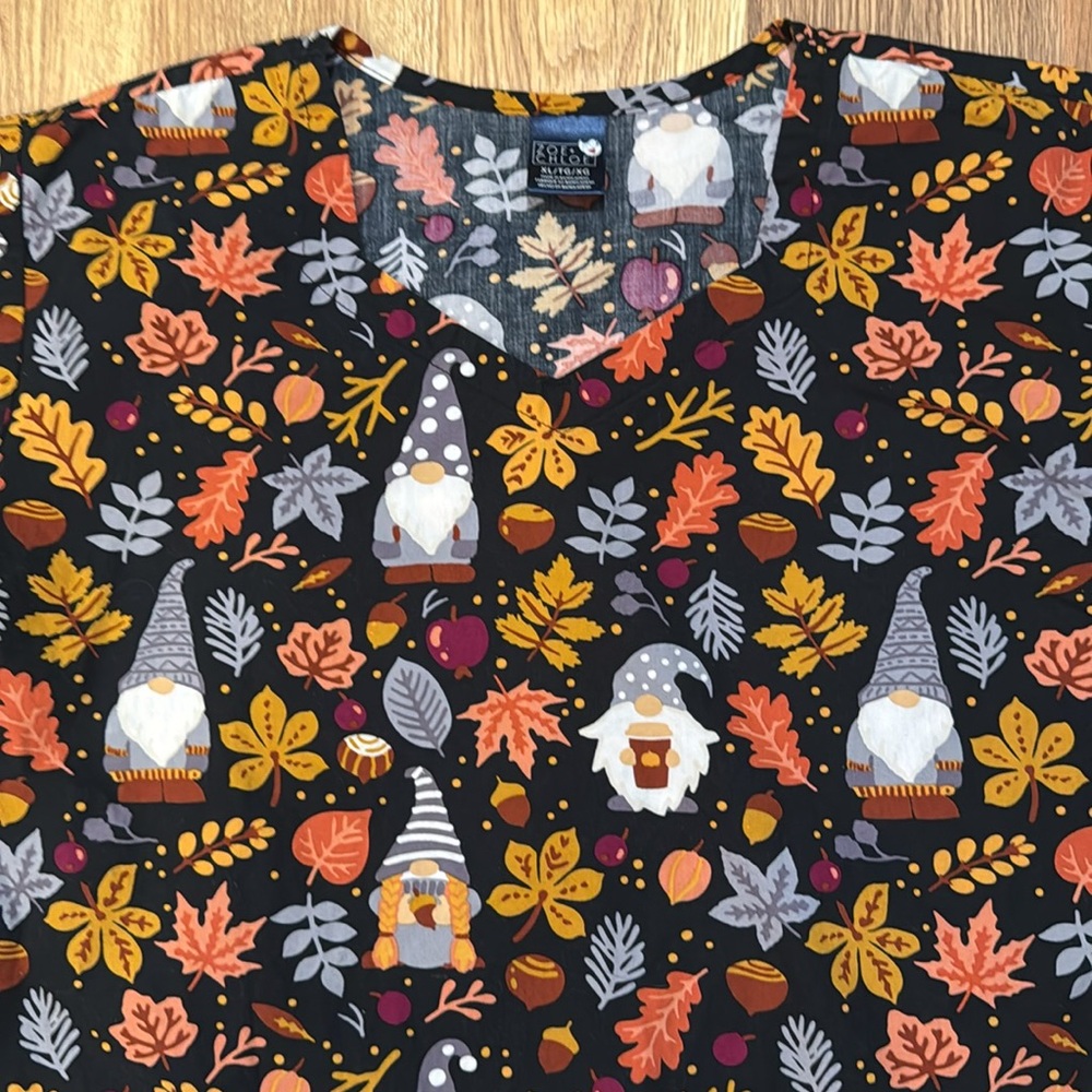 Scrub Top Autumn Fall Gnome Print Size XL